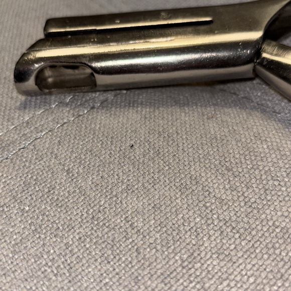 McGill Utility 300 Series Heavy Duty 1/8 Inch Round Single Hole Punch - Picture 4 of 6